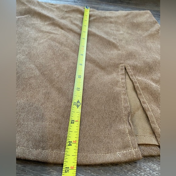 HYFVE brown mini skirt with front split corduroy like texture - Picture 8 of 9